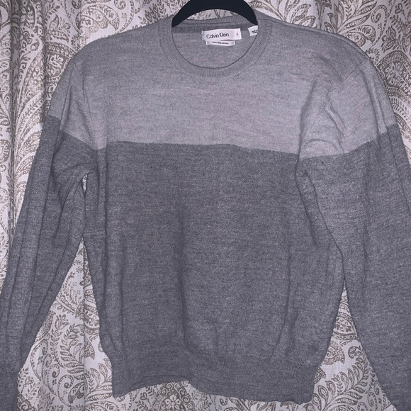 Calvin Klein Sweater - Picture 1 of 2